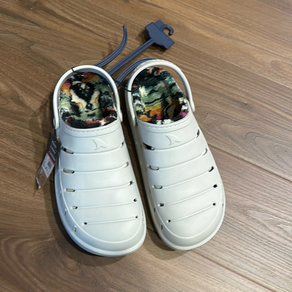 Rugged shark fleece lined clogs